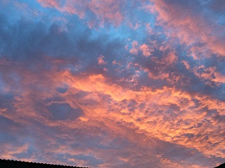 Rode wolken in de lucht